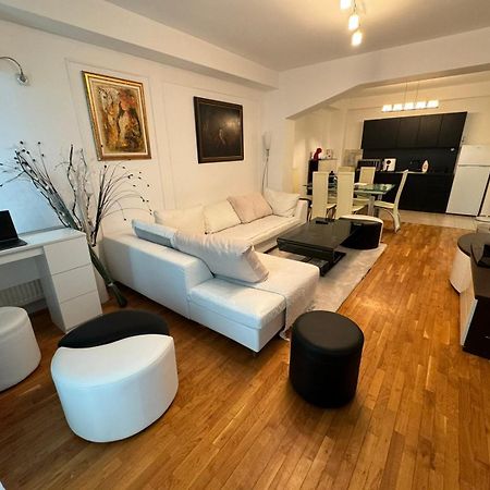 Central Elegance Apartments Skopje Buitenkant foto