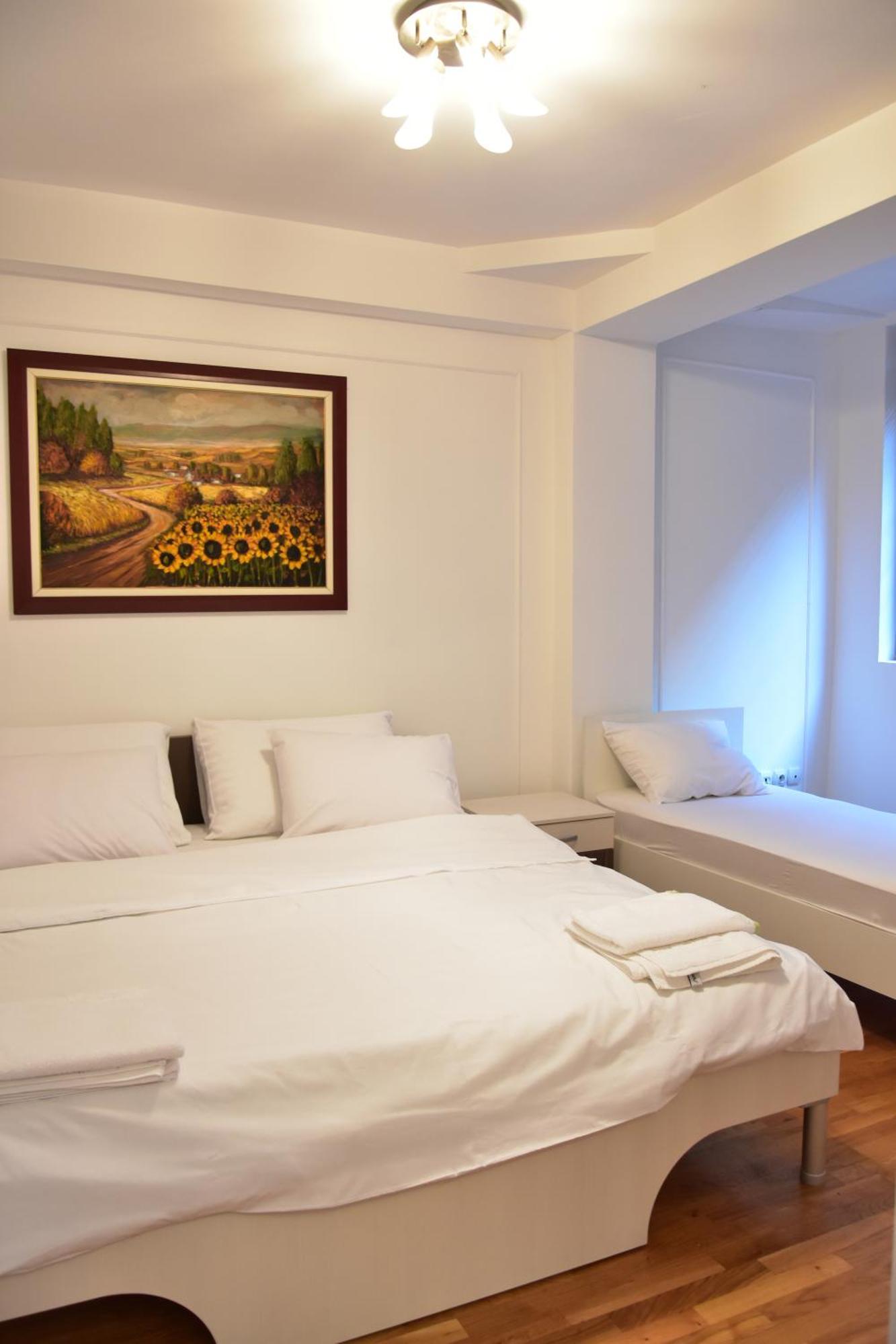 Central Elegance Apartments Skopje Buitenkant foto